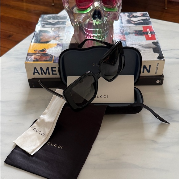 Gucci Oversized Black Square Sunglasses - Picture 1 of 3